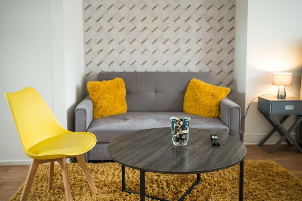 Spacious Studio For Up To 4! Sofa Bed Лондон Экстерьер фото